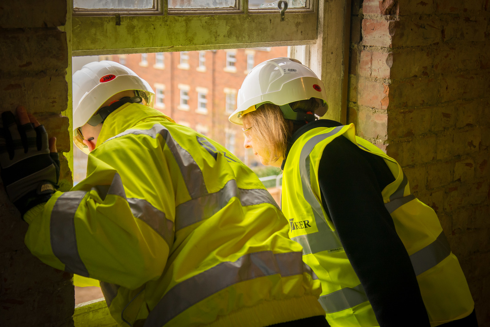 Andy, Kier Site Manager, talks the MP through the extensions to the refurbished Neville House